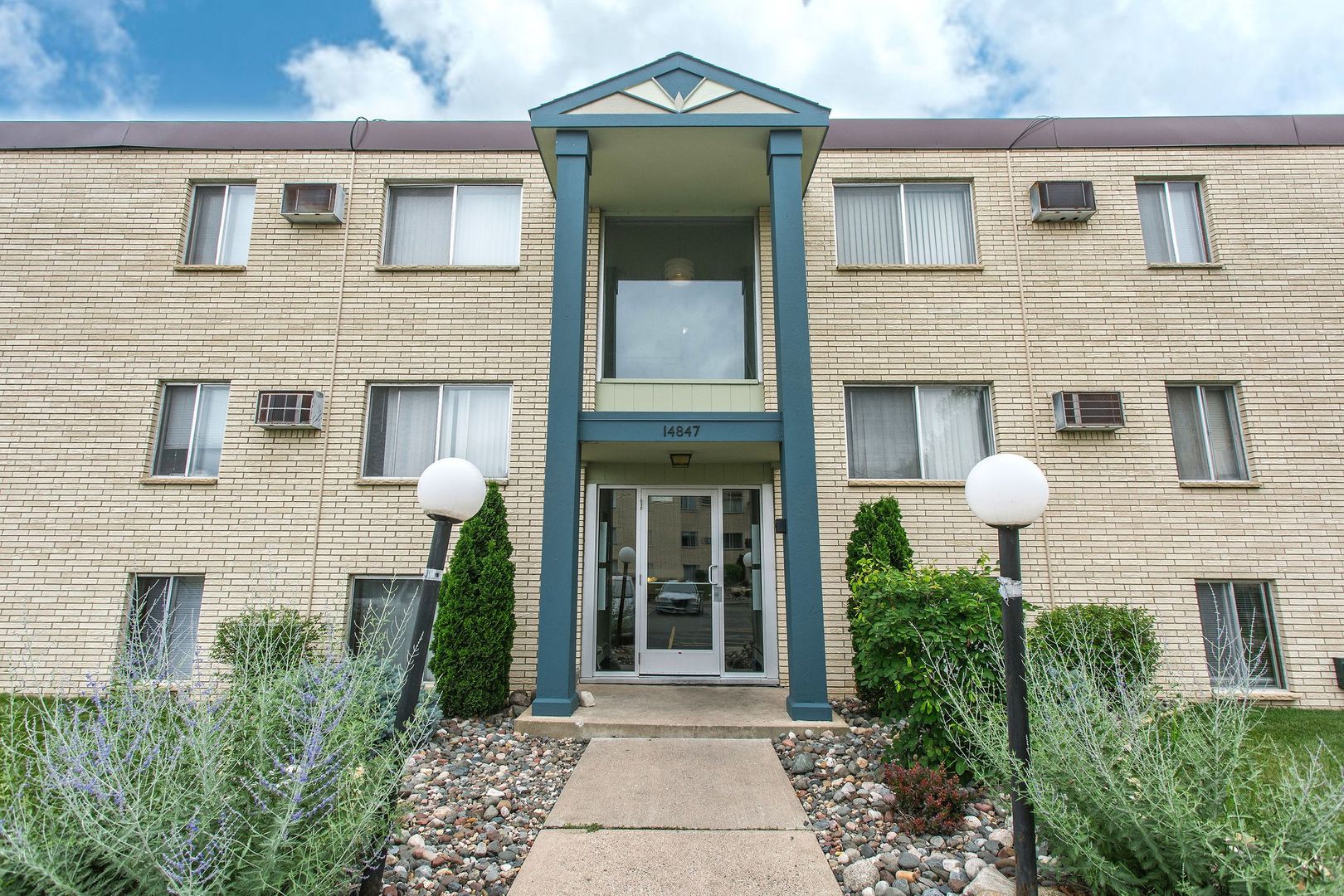 Stillwater Apartment: 14847 60th Street North