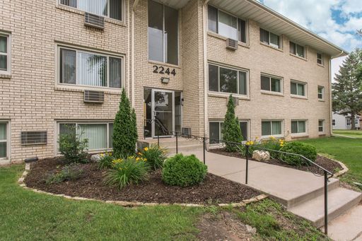 Updated 2 Bedroom 1 Bath – photo 1