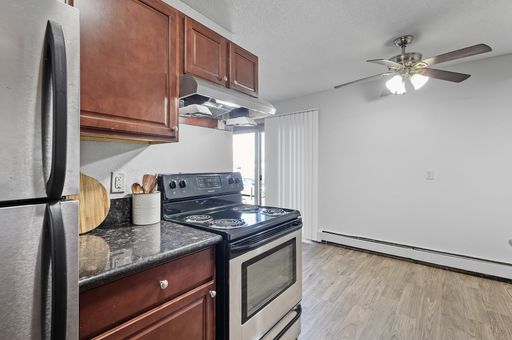 Top-Floor 2BR Apartment in Burnsville – Modern Living in a Prime Location – photo 1