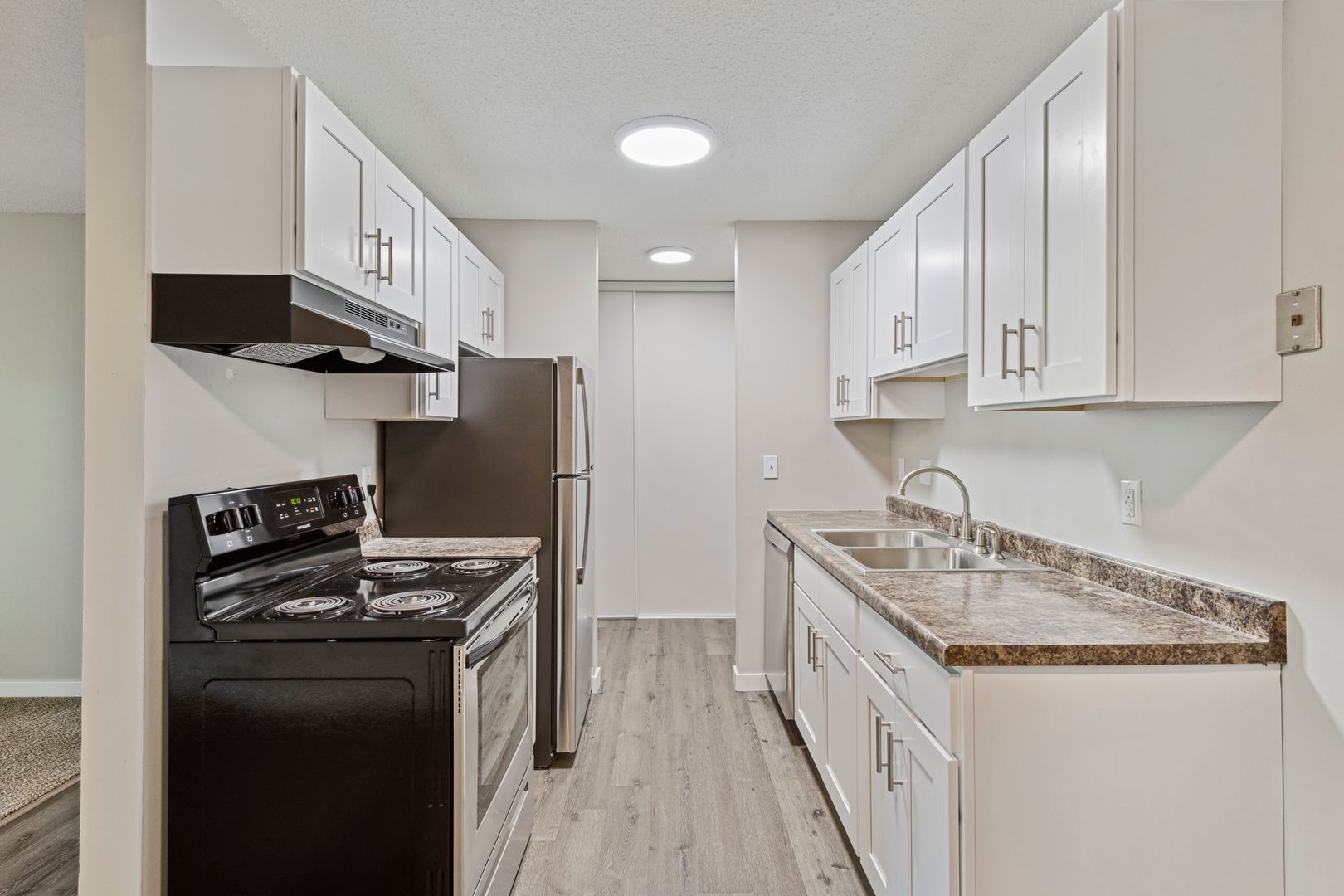 Oakdale Apartment: 6048 Upper 51ST Street North