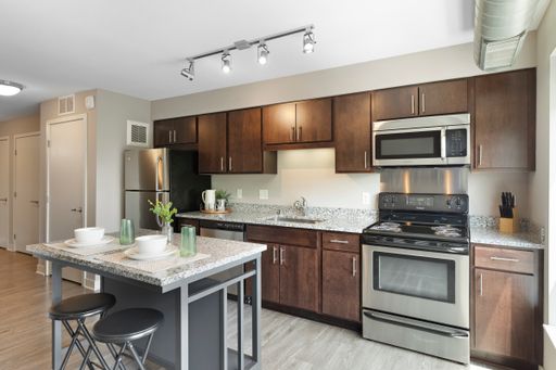 Hudson - 1 Bedroom / 1 Bath – photo 1