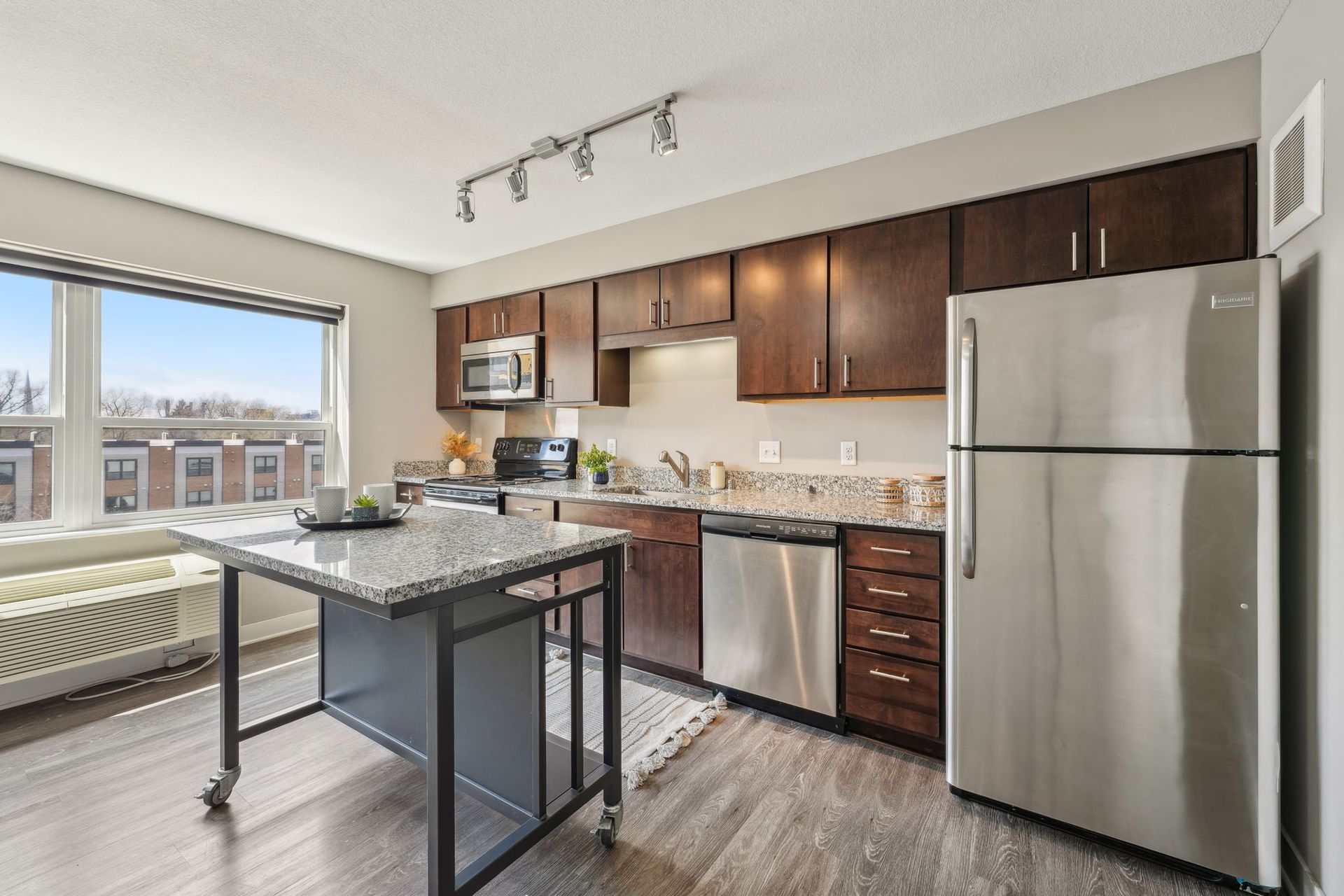 Minneapolis Apartment: 815 SE 9th Ave