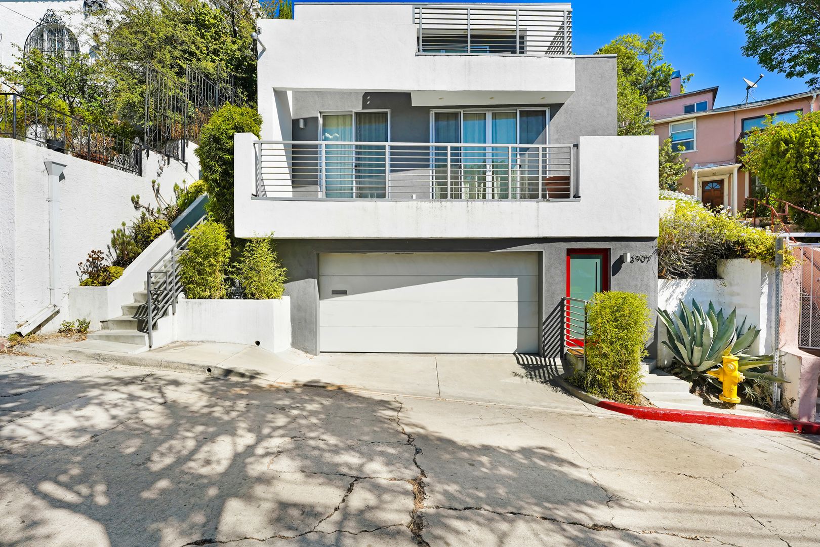 Los Angeles House: 3907 De Longpre Ave