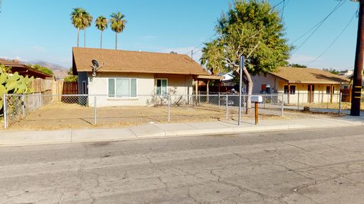 Just Reduced for a Fast Lease! Charming single-story bungalow 2/1 – photo 1
