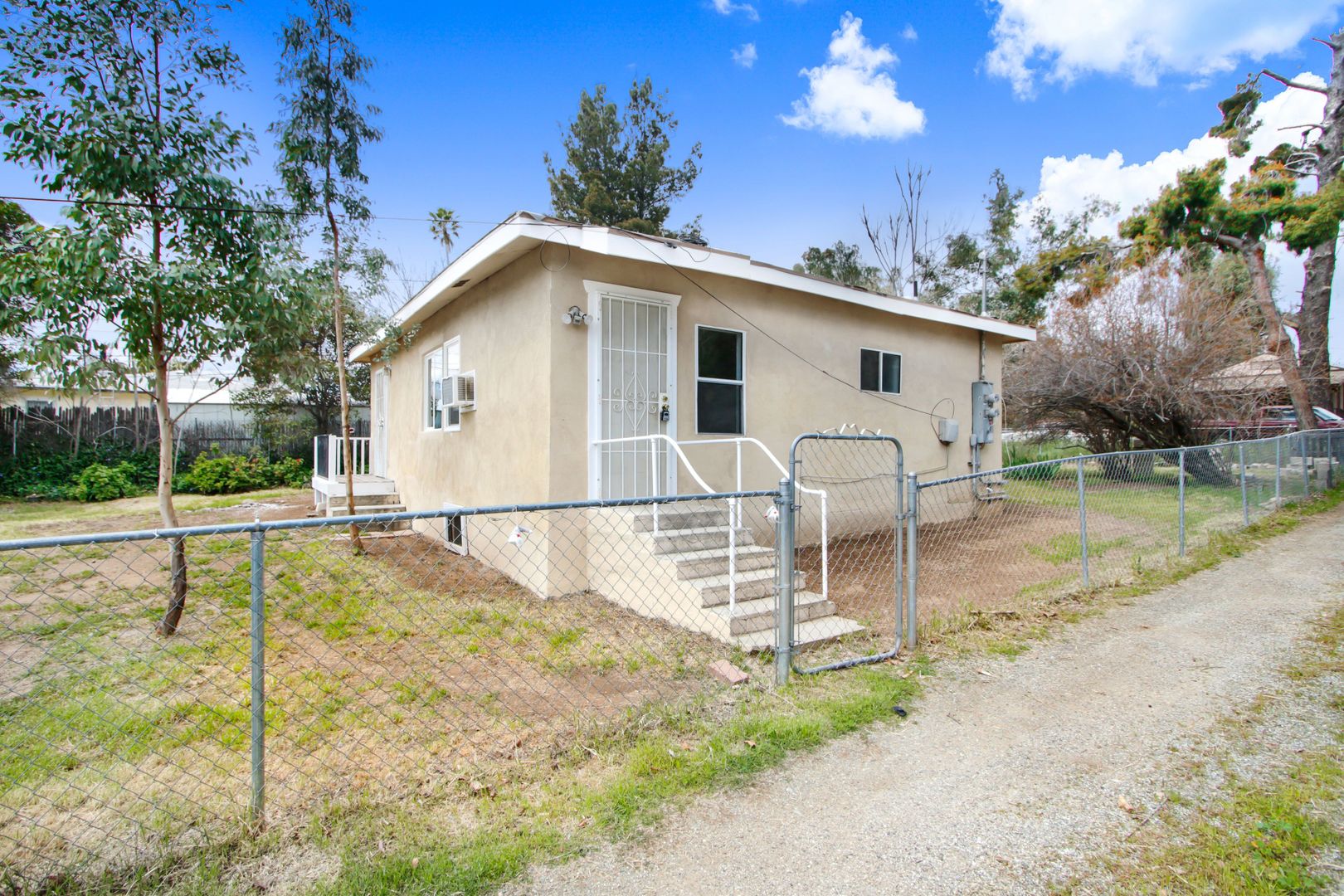 Banning Apartment: 1659  W. Nicolet St.