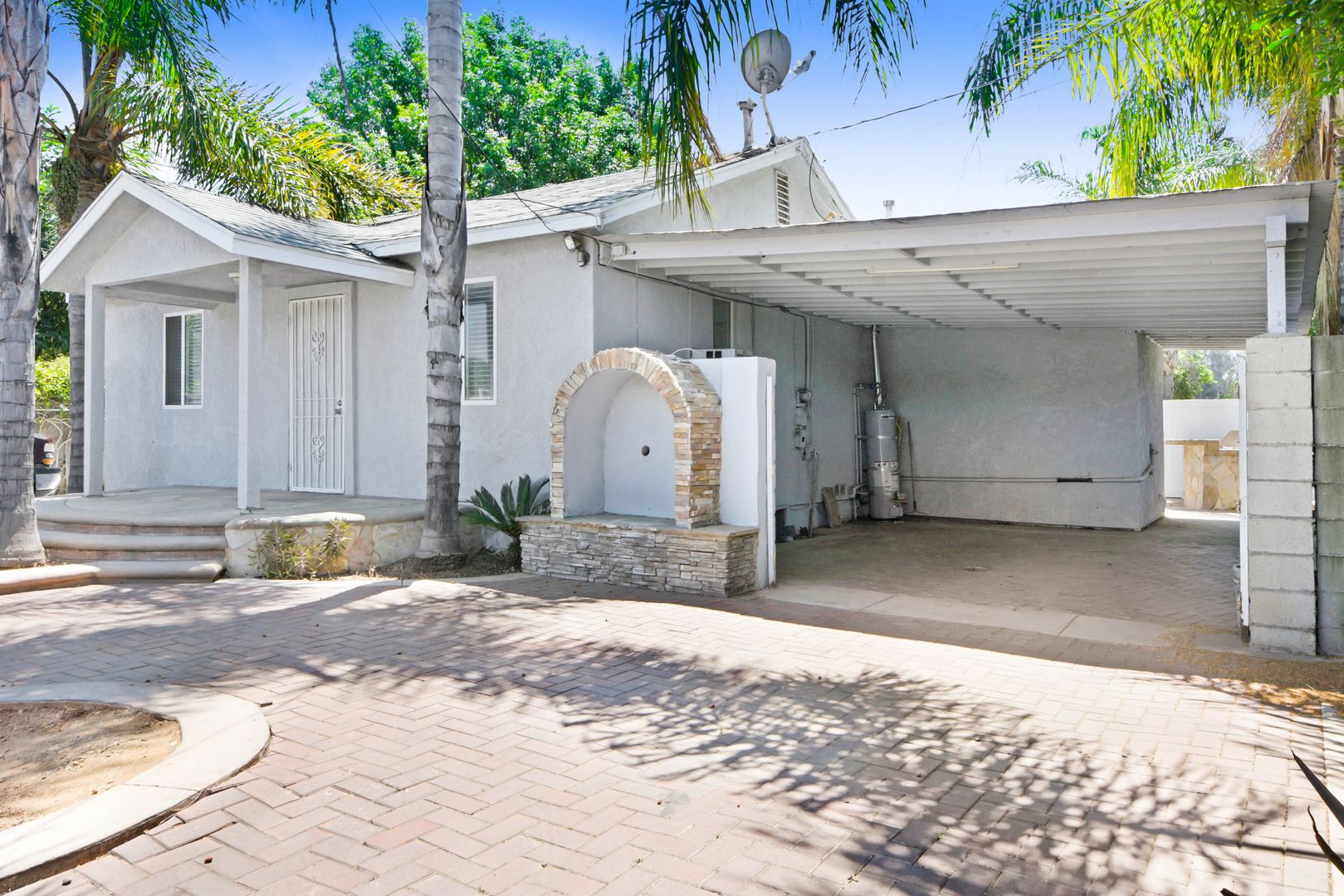 Riverside Apartment: 10722 Wells Ave.