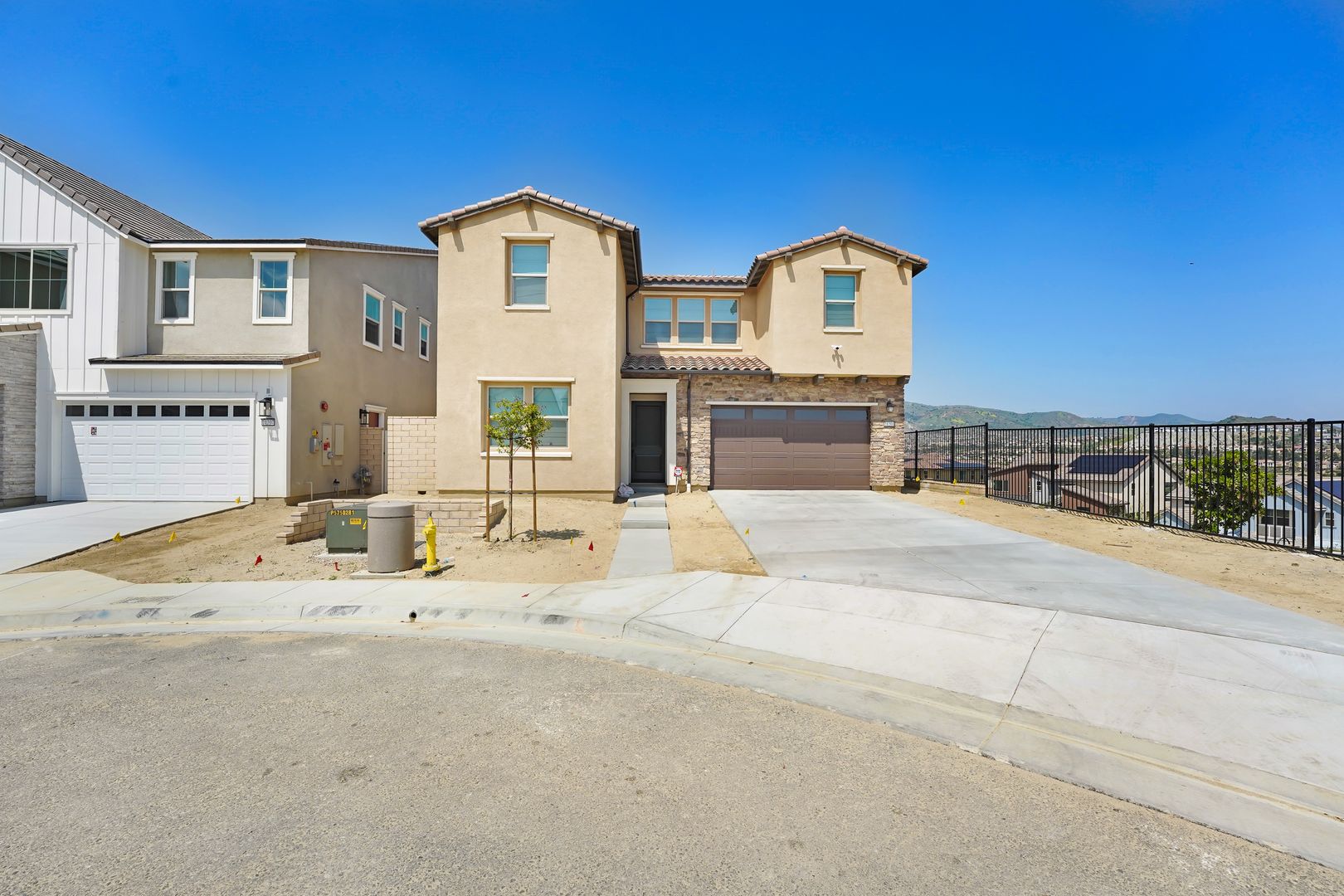 Chatsworth House: 21201 Wildflower Way
