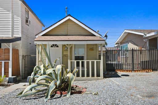 Charming 1/1 Home in Downtown Rialto for Lease!