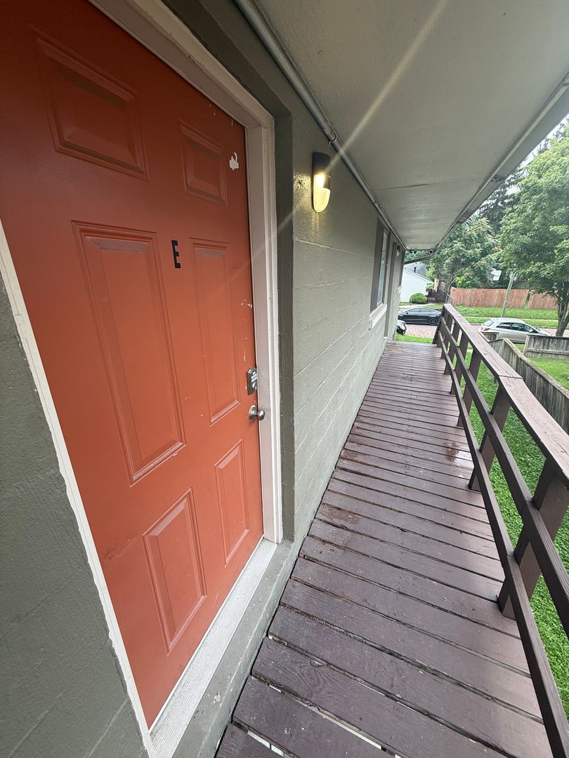 Columbus Apartment: 499 E Columbus St