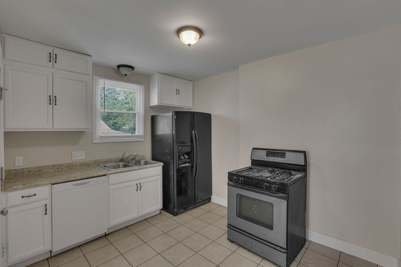 Columbus Apartment: 43-45 N Chase Ave
