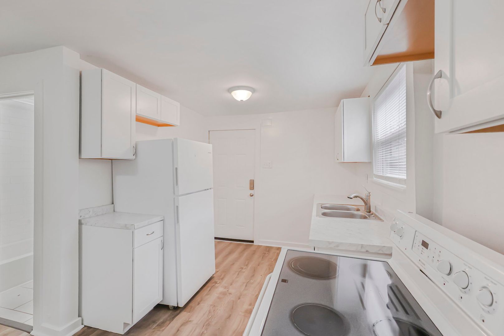 Columbus Apartment: 1997-1999 W Broad St