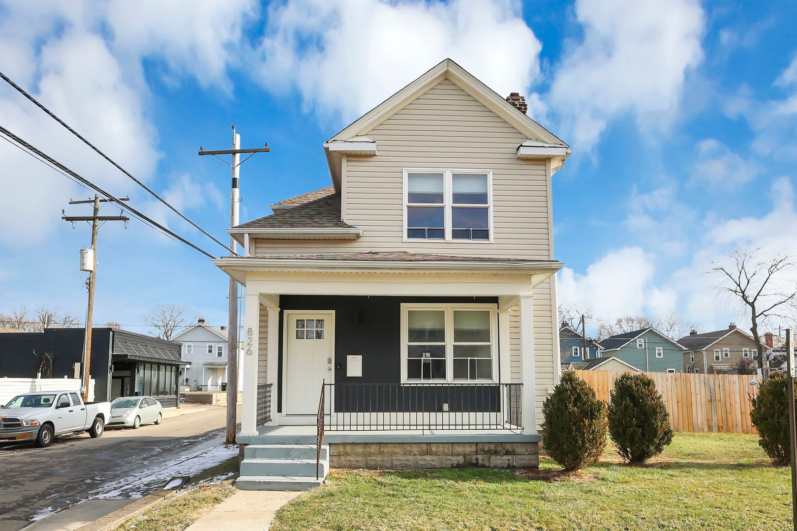 Columbus House: 826 S 18th St