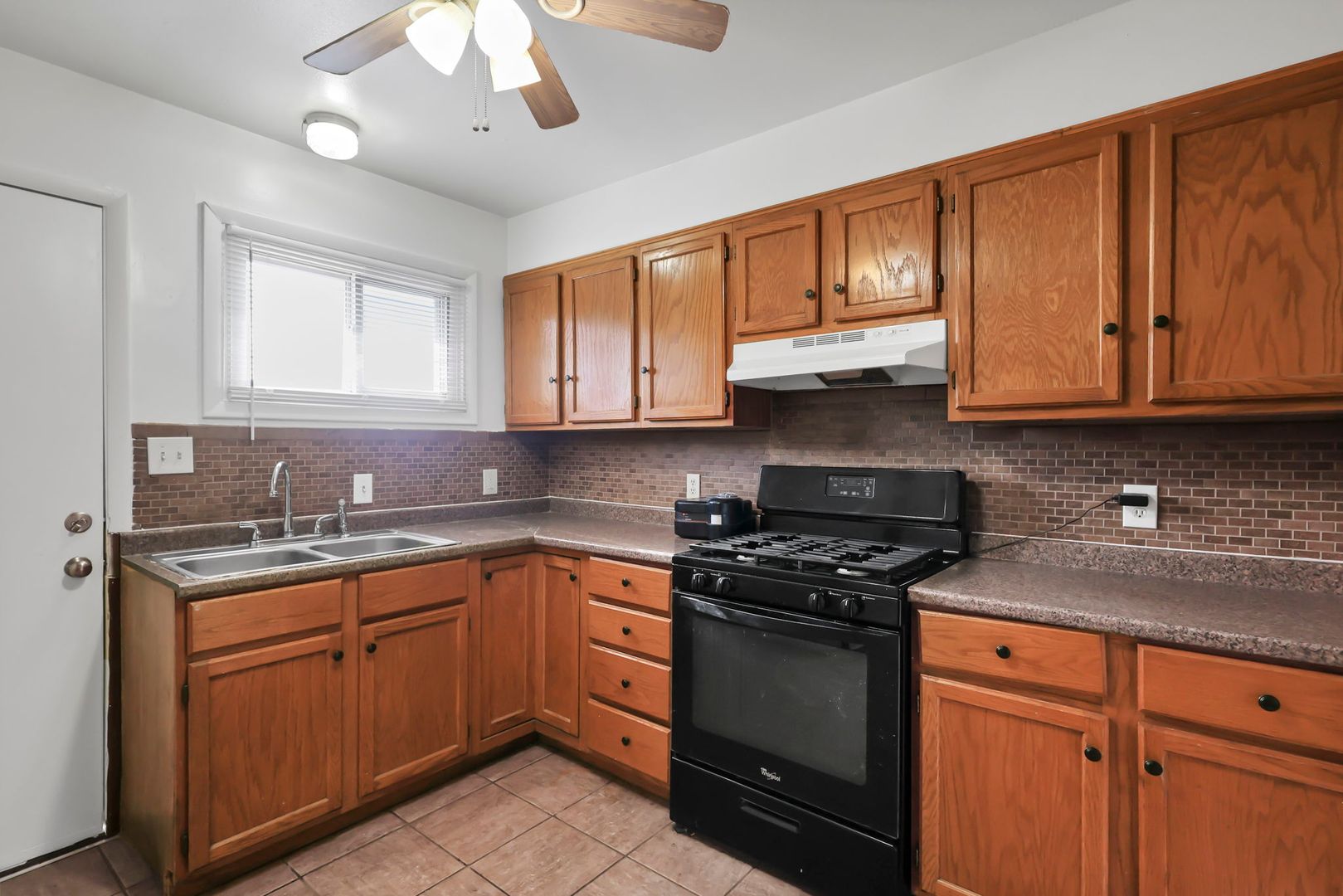 Columbus House: 1028 S Harris Ave