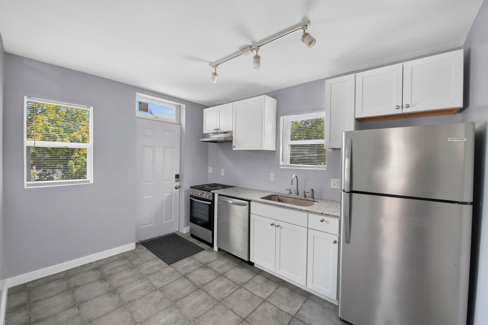 Columbus Apartment: 1104-1106 Oakwood Ave