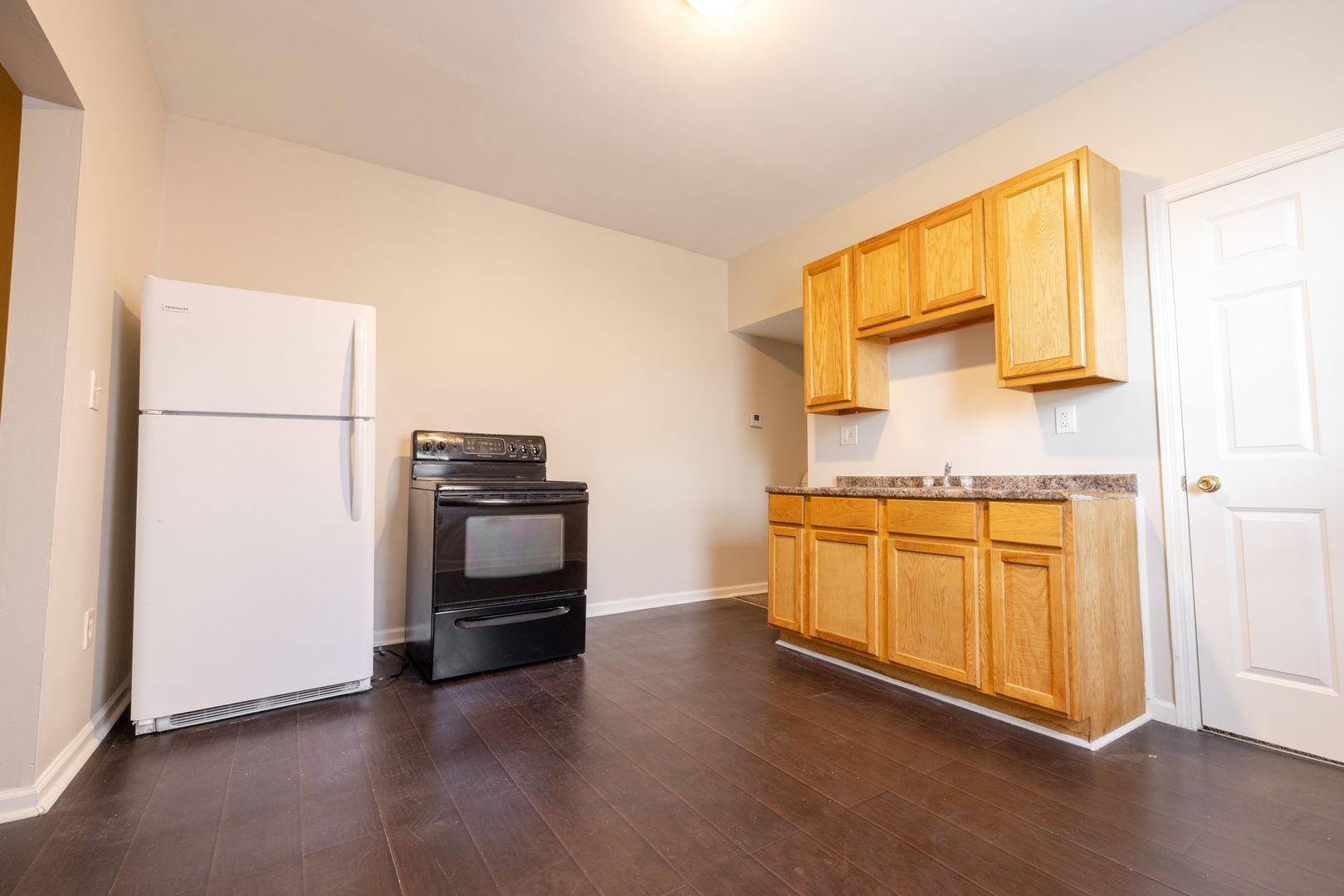 Columbus Apartment: 347-349 1/2 E Welch Ave