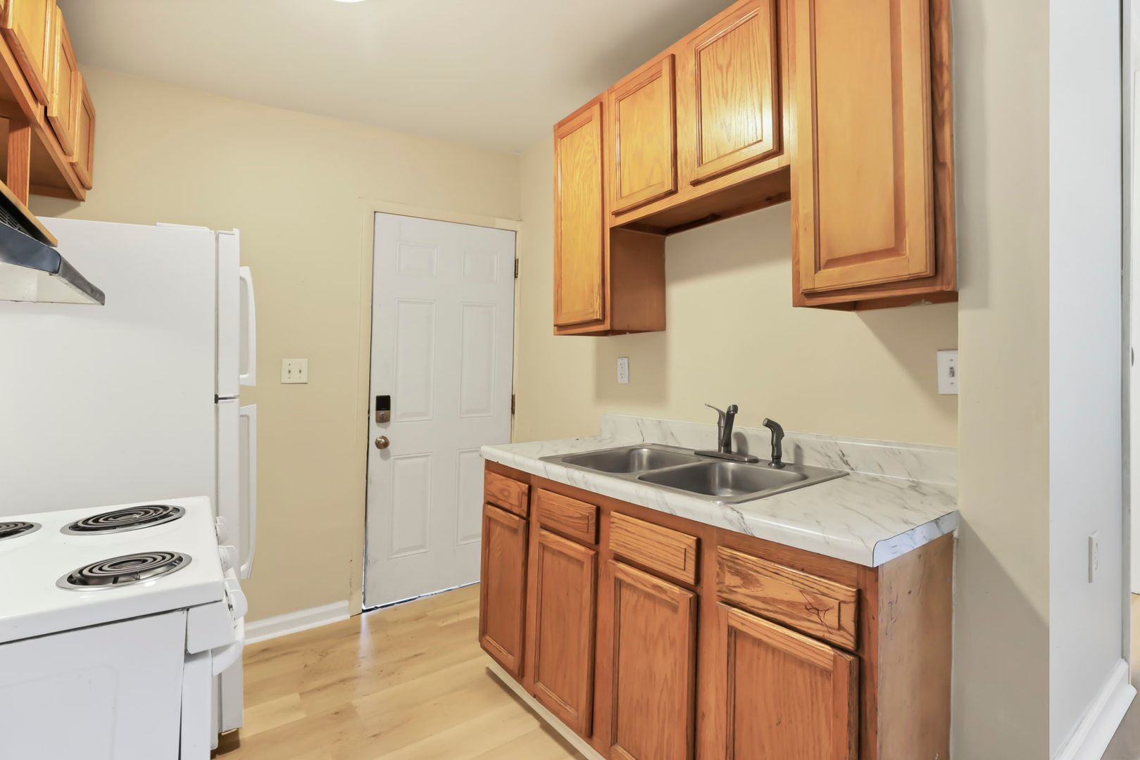 Columbus Apartment: 347-349 1/2 E Welch Ave