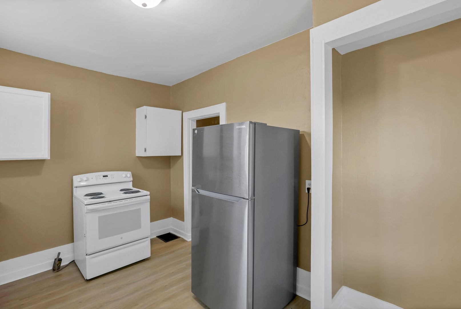 Columbus Apartment: 2545-2547 Sullivant Ave