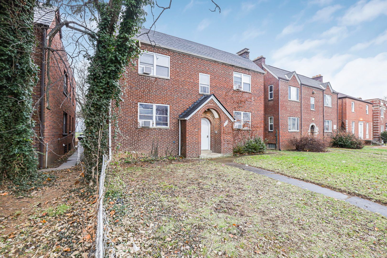 Columbus Apartment: 987 Lilley Ave