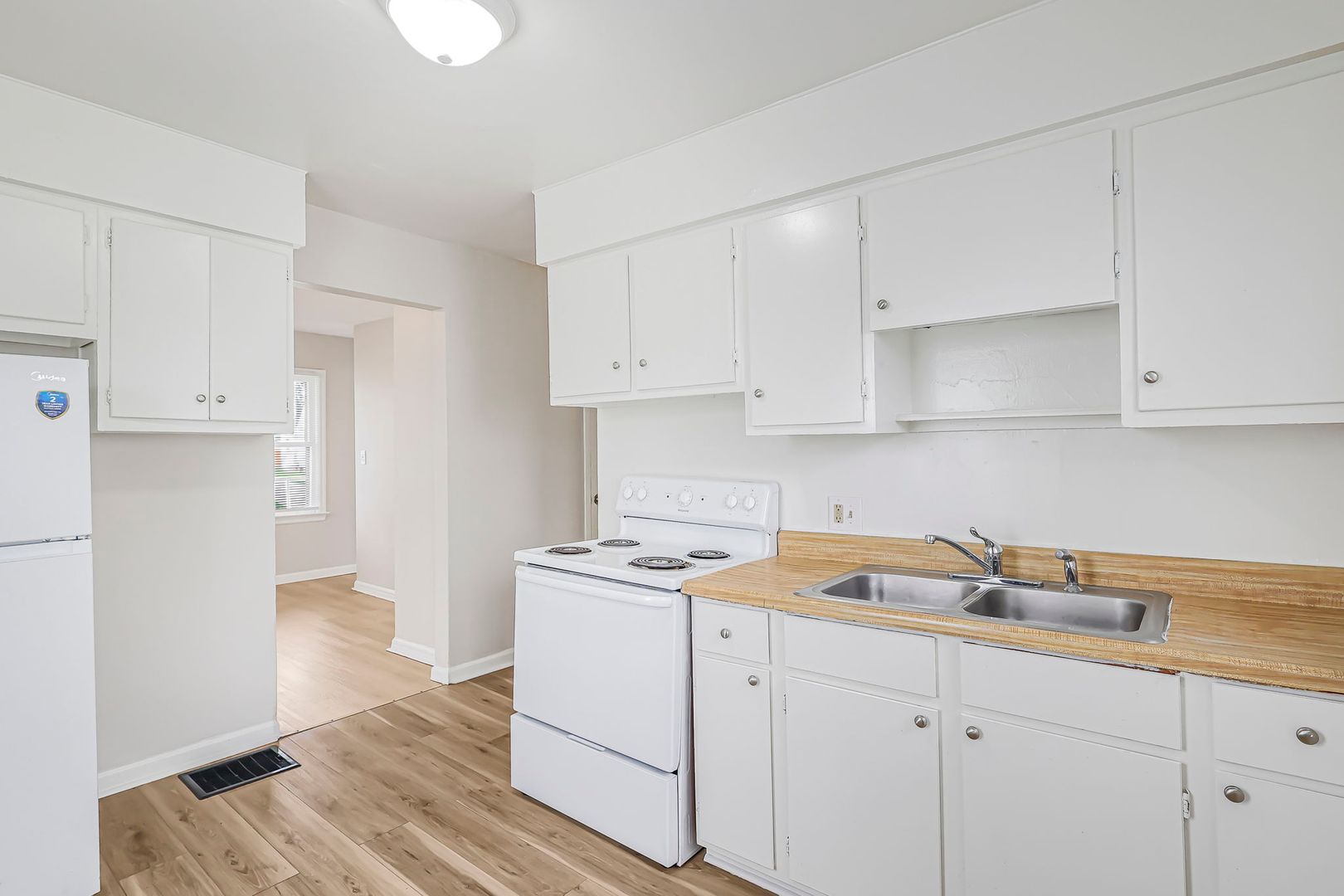 Columbus House: 1590 Vendome Dr S