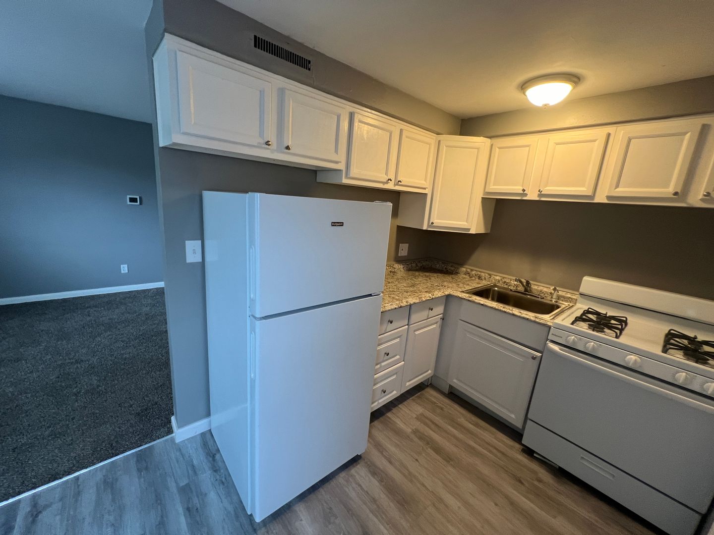 Columbus Apartment: 397 S Ogden Ave