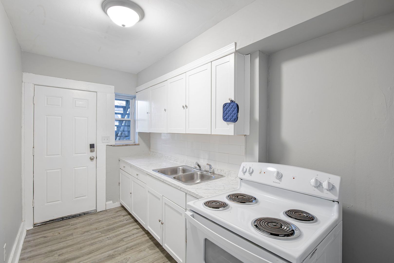 Columbus Apartment: 987 Lilley Ave