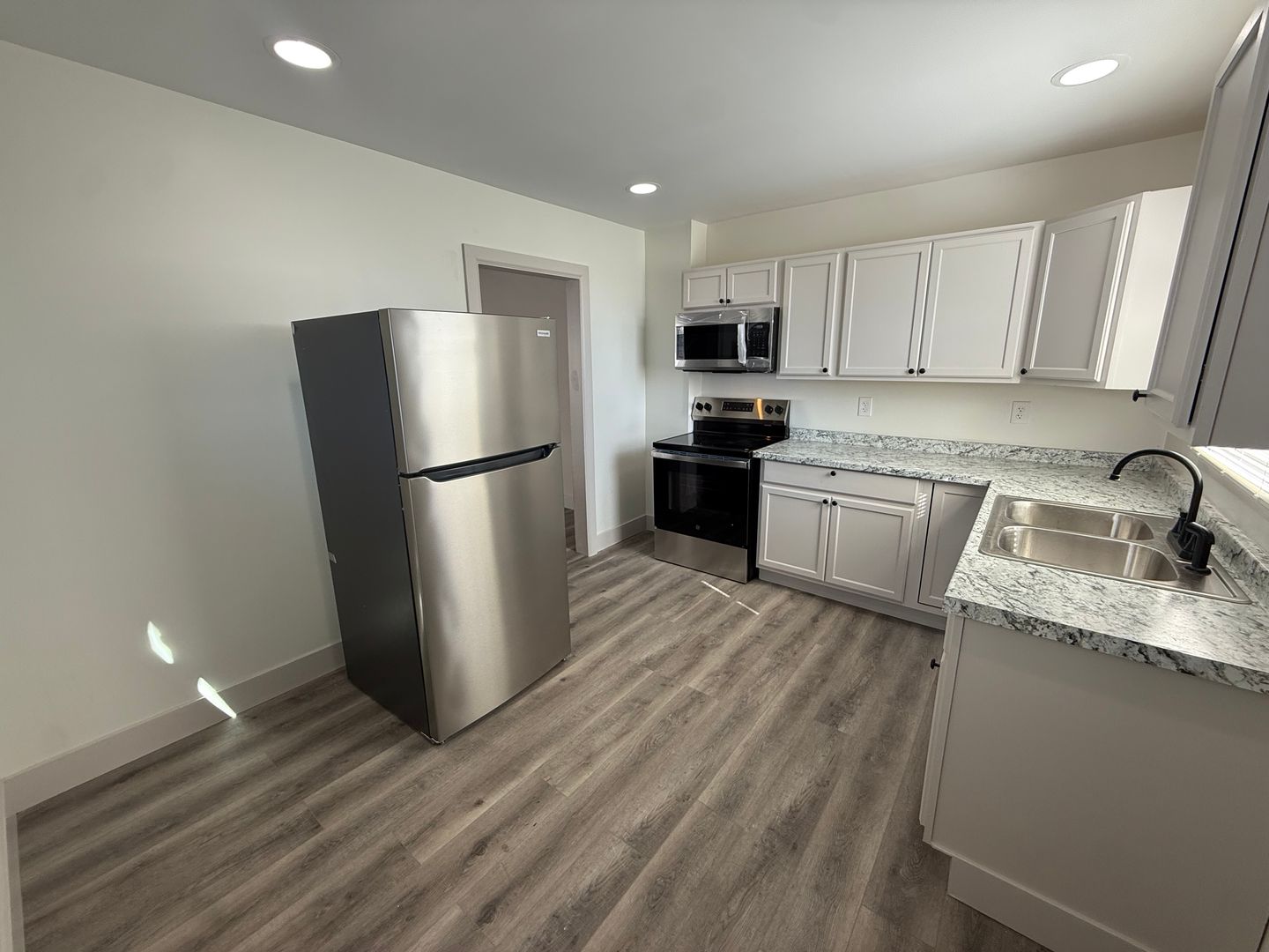 Columbus Apartment: 807-809 E Deshler Ave