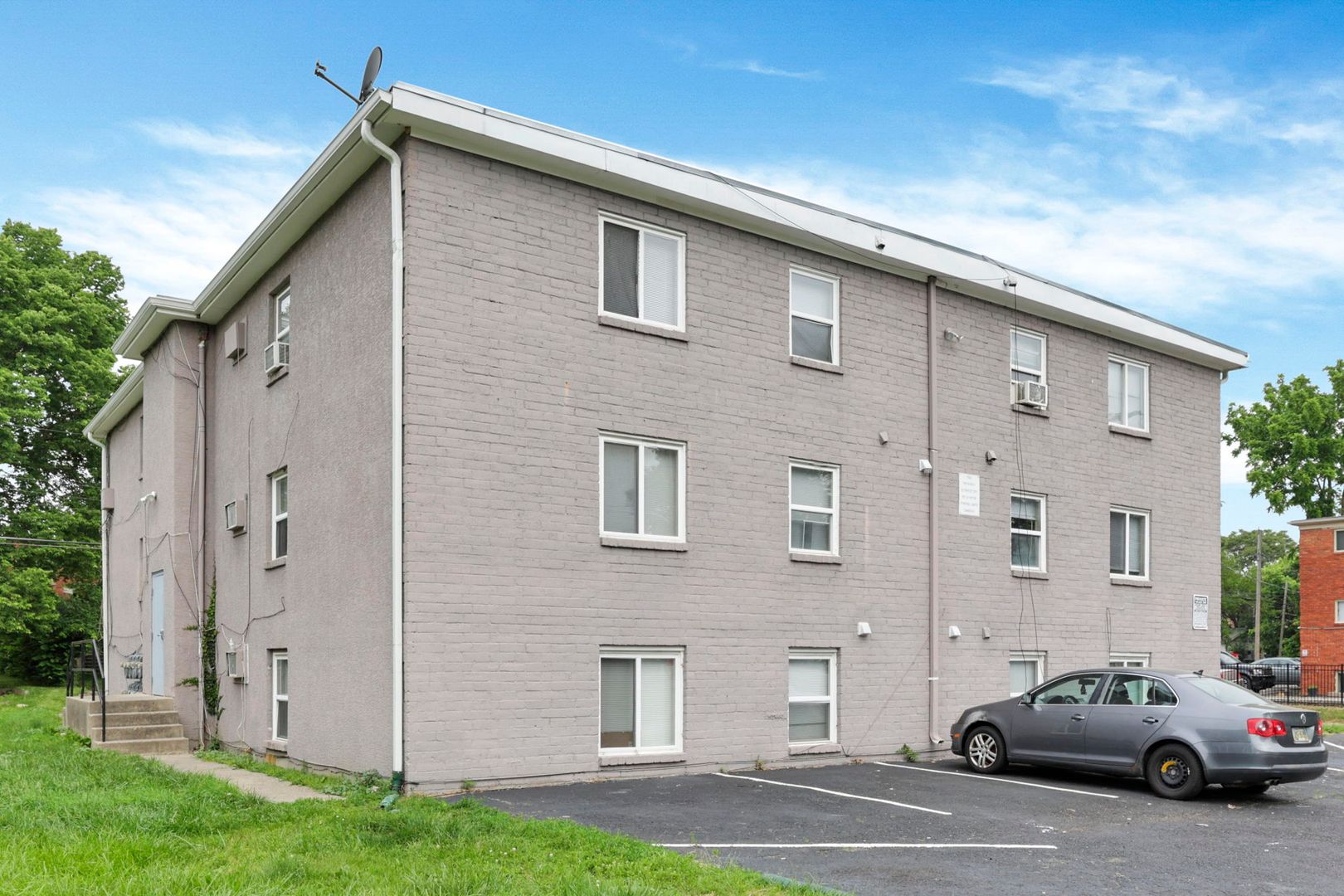 Columbus Apartment: 1581 E Mound St - Unit 2D