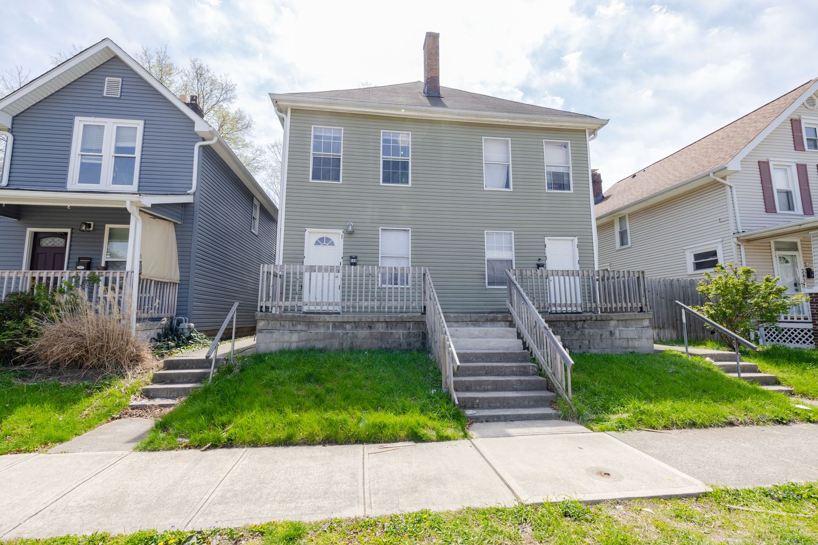 Columbus Apartment: 347-349 1/2 E Welch Ave