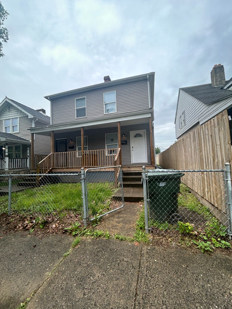 Columbus Apartment: 121-123 Hayden Ave