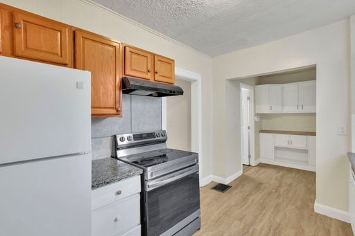 2 Bed 1.5 Bath Rental at 243 N Wayne Ave, Columbus, OH – photo 1