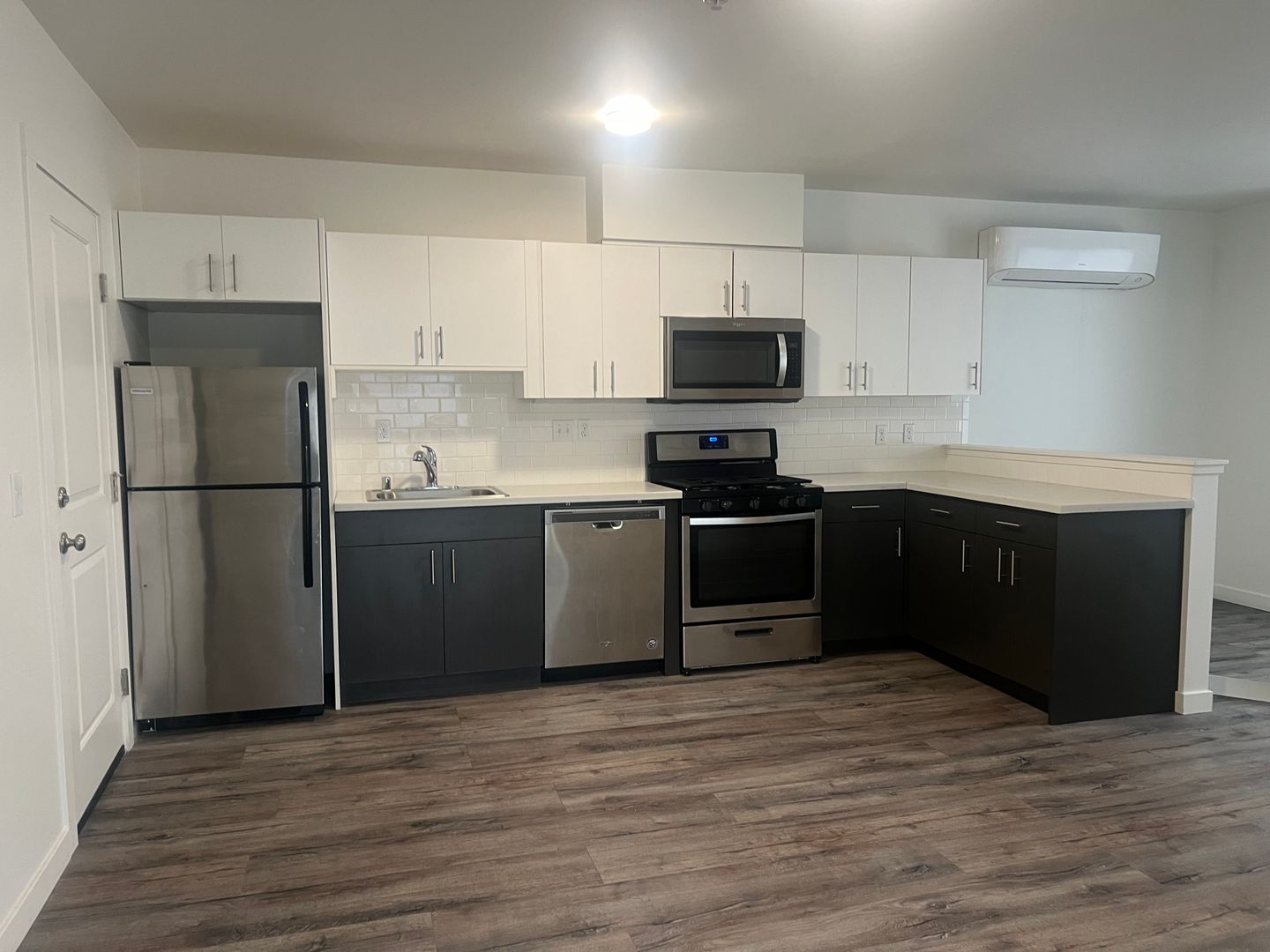 Vancouver Apartment: 1714 Columbia St. /305 W Mcloughlin Blvd