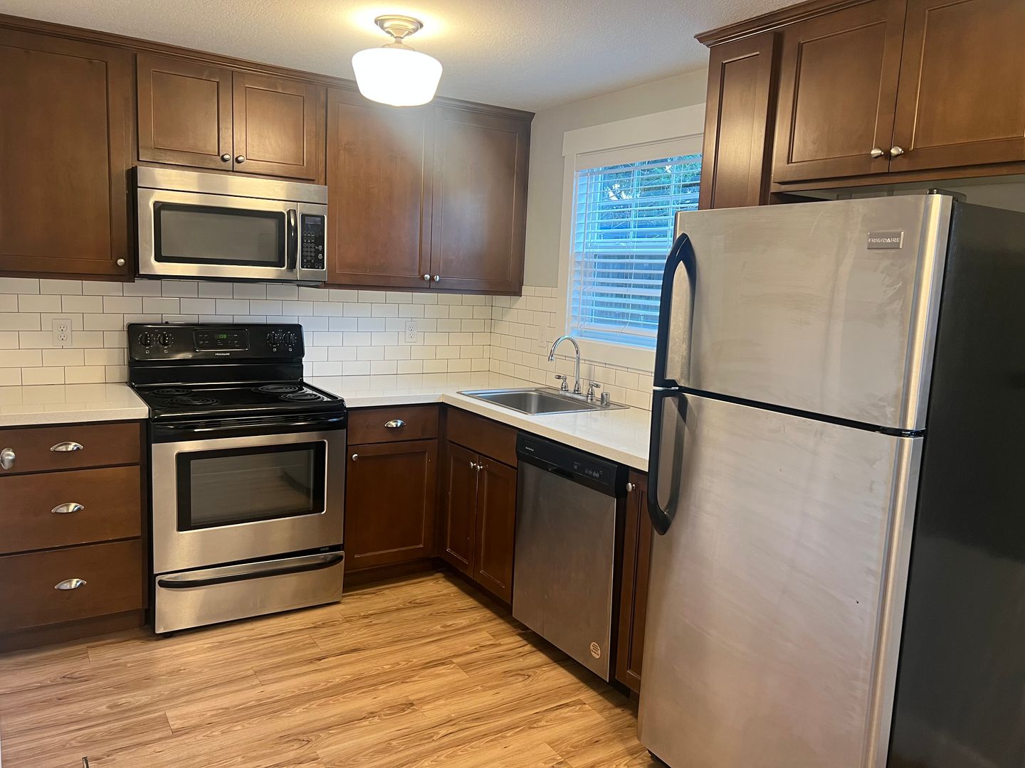 Vancouver Apartment: 914 - 918 W 16th St, 1601-1615 Kauffman Ave