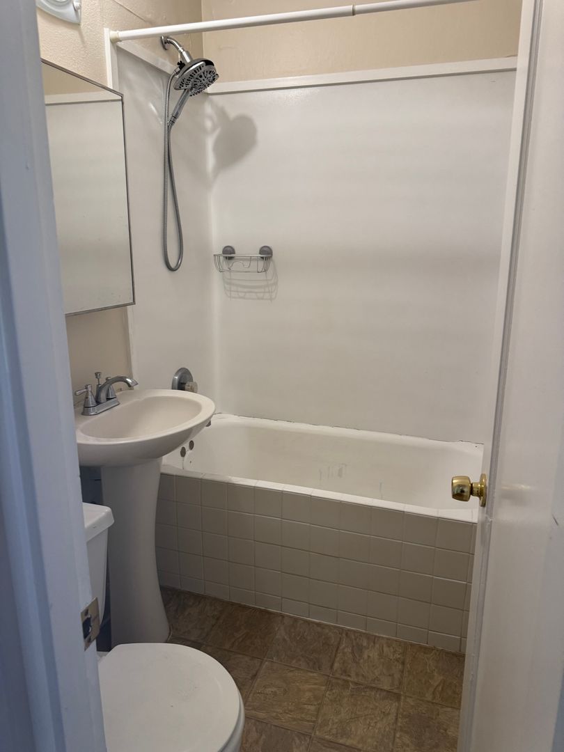 Vancouver Apartment: 2214 Broadway