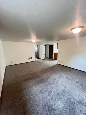 Cute and Cozy Courtyard Basement Apartment – photo 1