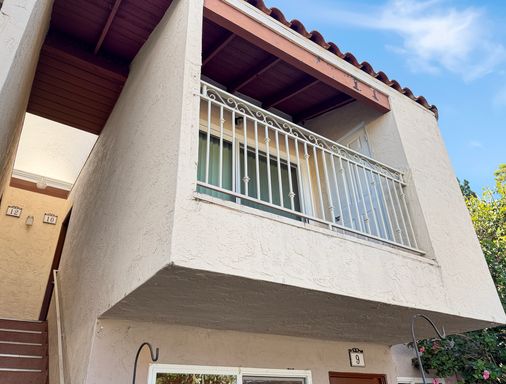 Upstairs Unit – with Private Balcony & Storage – photo 1