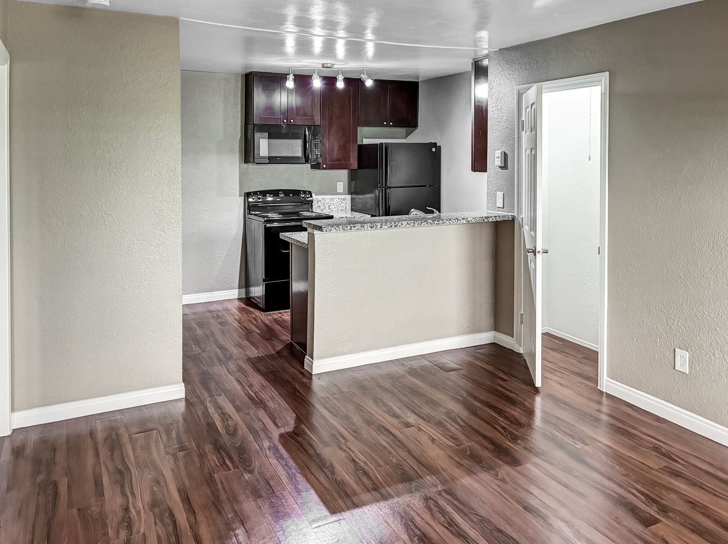 Hourglass Park Apartments 7 of 12