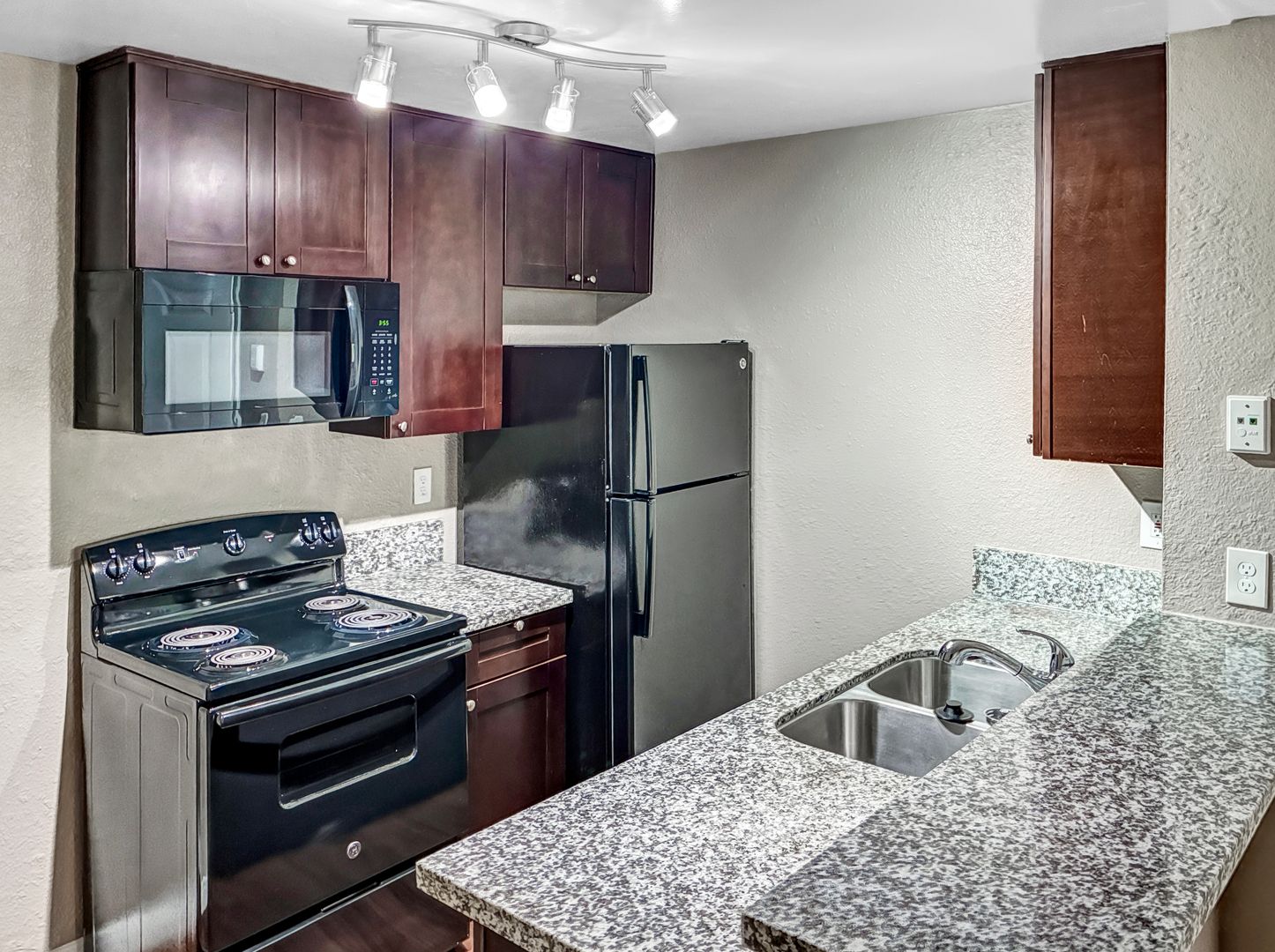 Hourglass Park Apartments 8 of 12