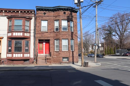 3 bedroom 1 bath with bonus room in Albany # – photo 1