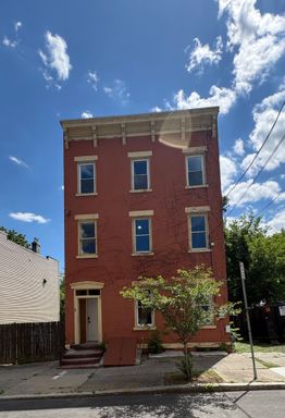 Newly Renovated 3 bedroom in Albany # – photo 1