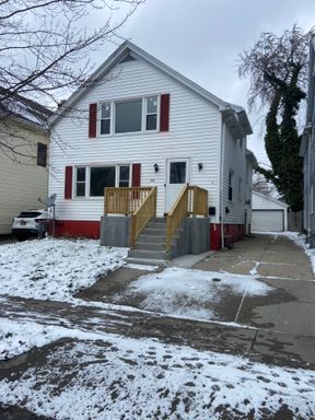 Must see 2 bedroom upper in Tonawanda