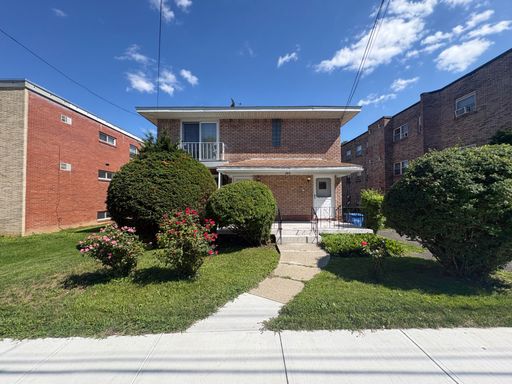 Spacious 2-Bedroom with Hardwood Floors, Private Balcony & Laundry # – photo 1