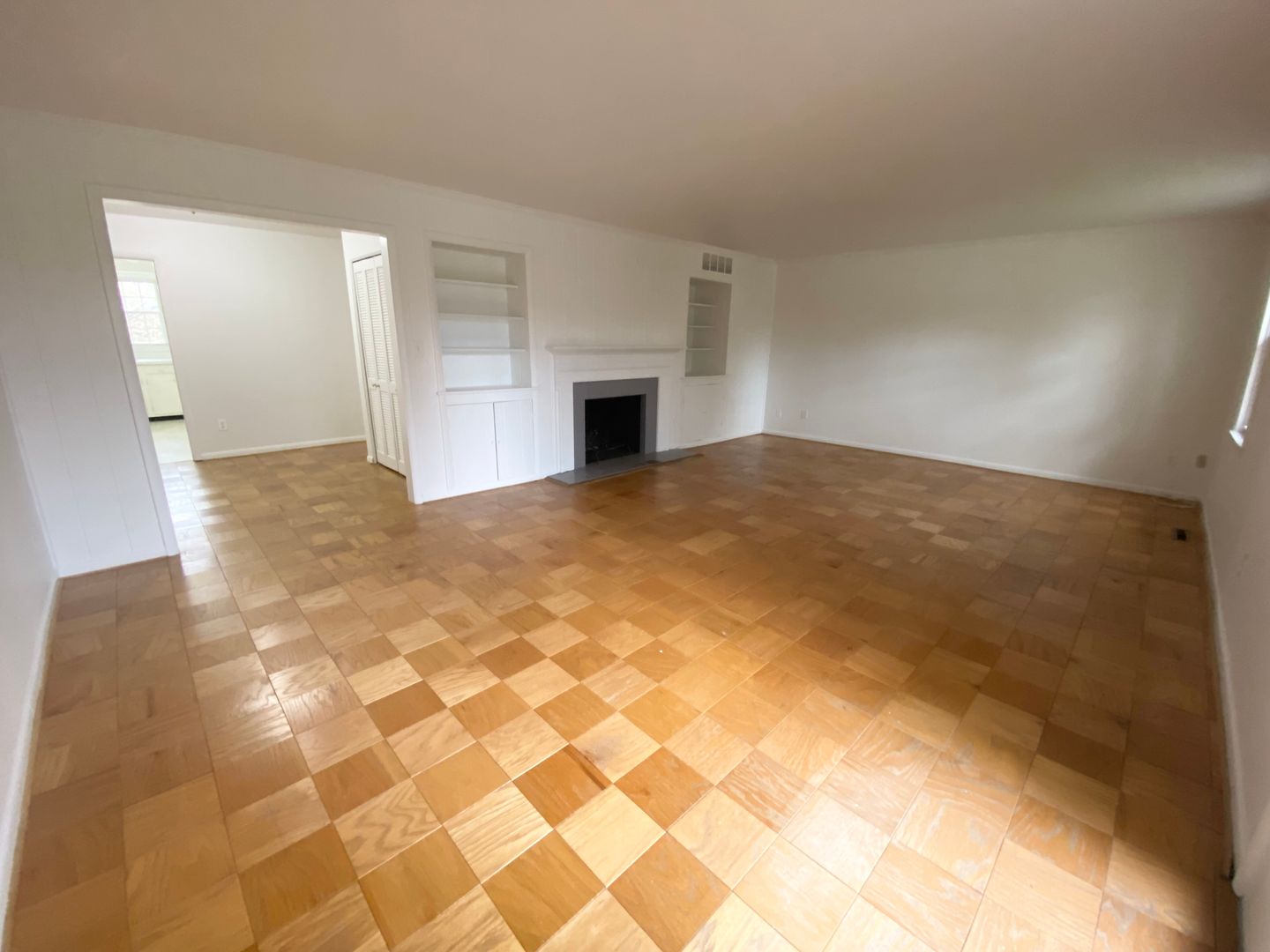 Baltimore Apartment: 100 E. Melrose Ave