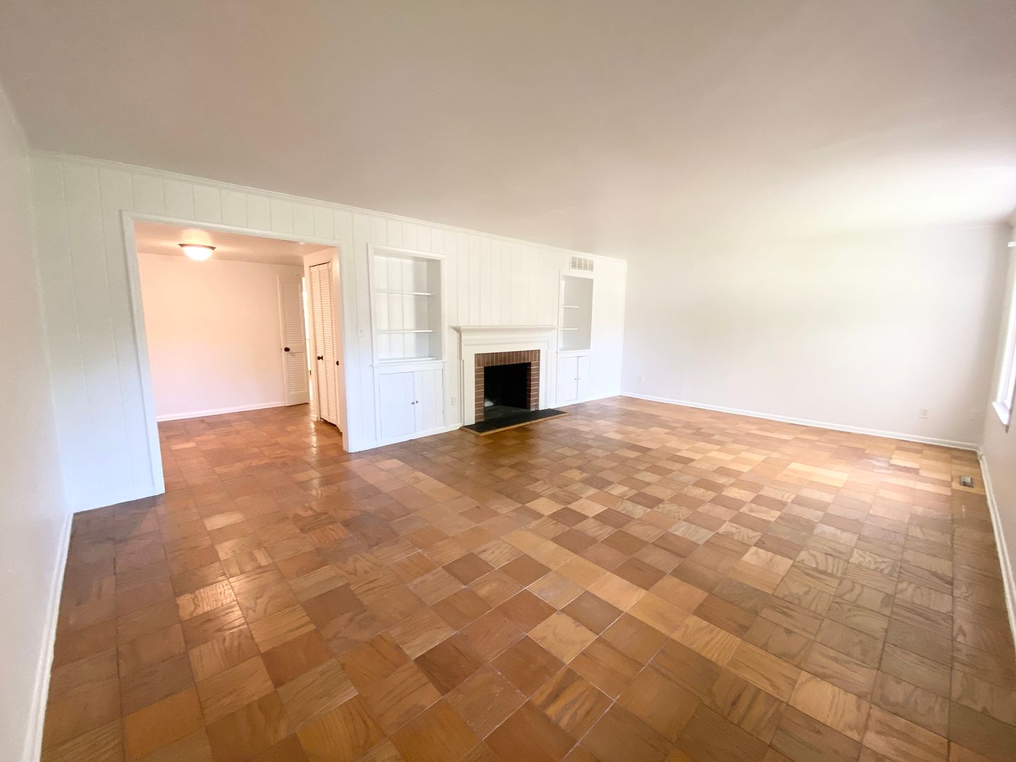 Baltimore Apartment: 100 E. Melrose Ave