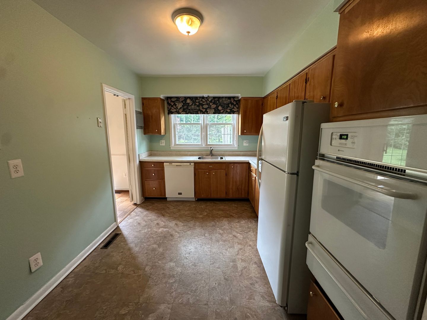 Baltimore Apartment: 100 E. Melrose Ave