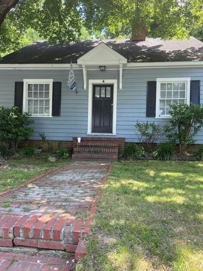 Chapel Hill House: 4 Colony Court