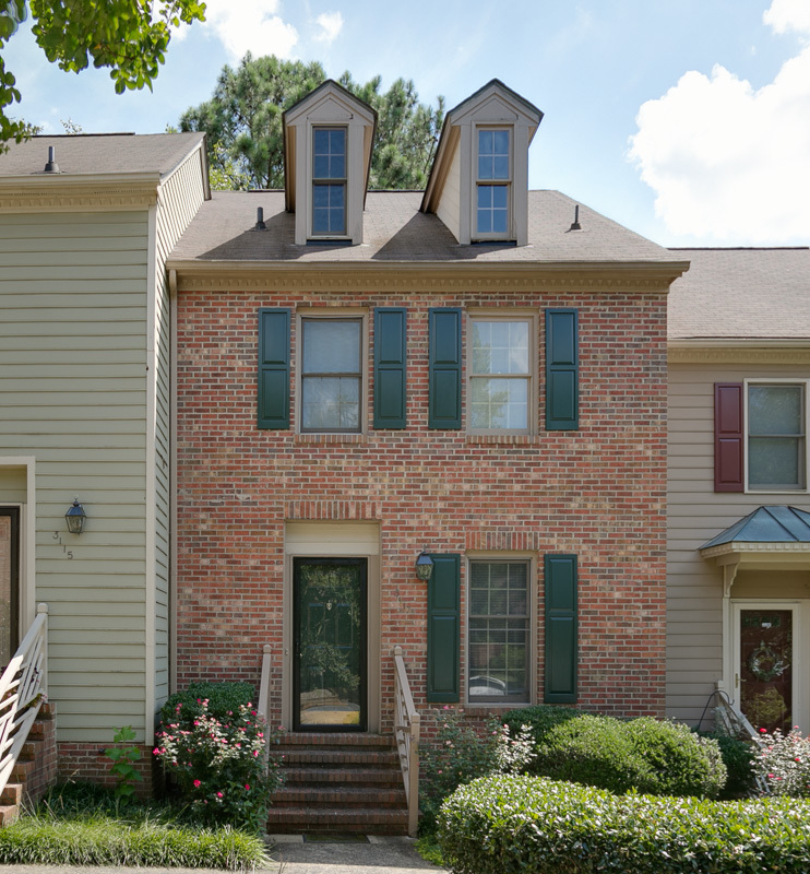 Durham House: 3117 Coachmans Way