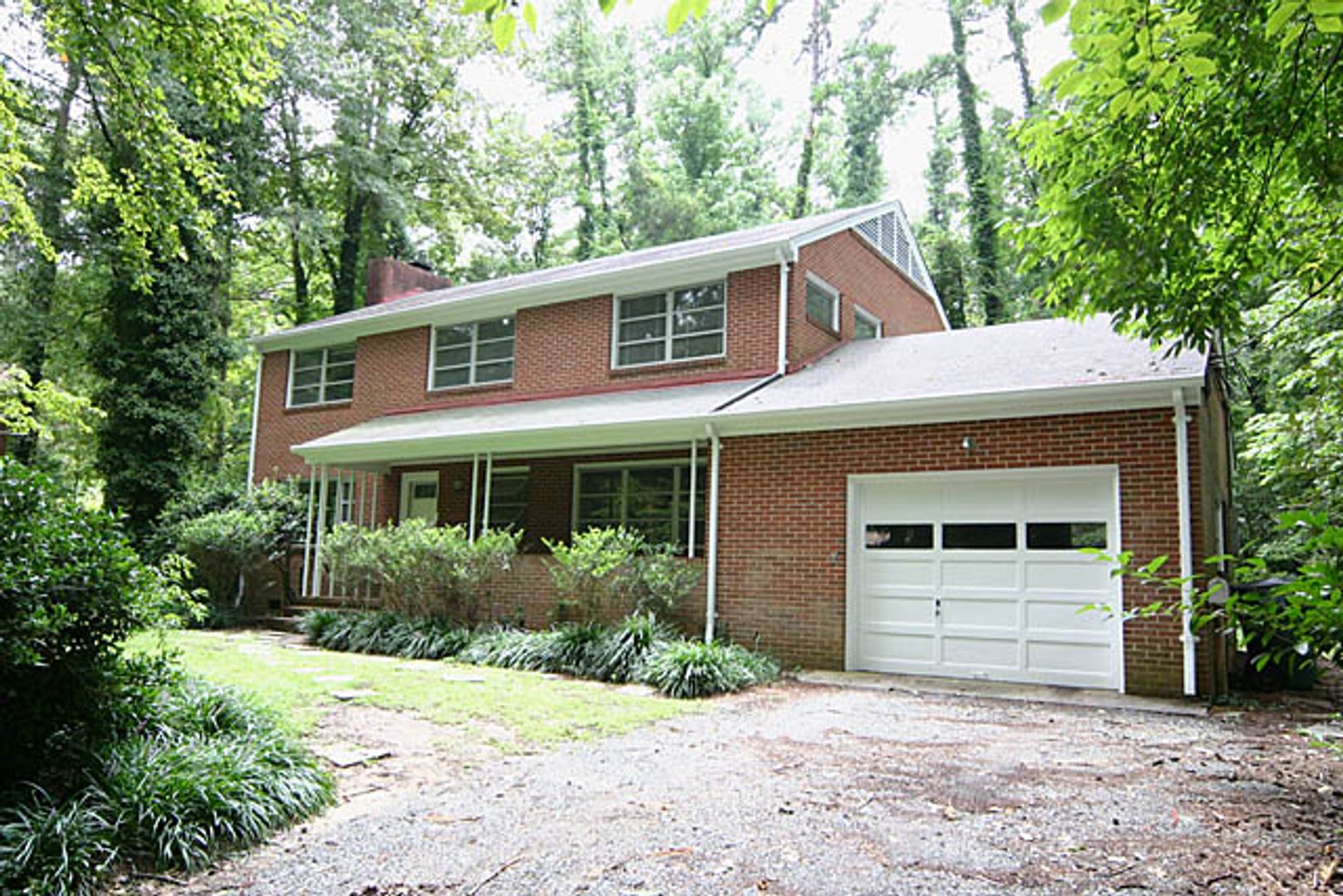 Durham House: 1115 Woodburn Road