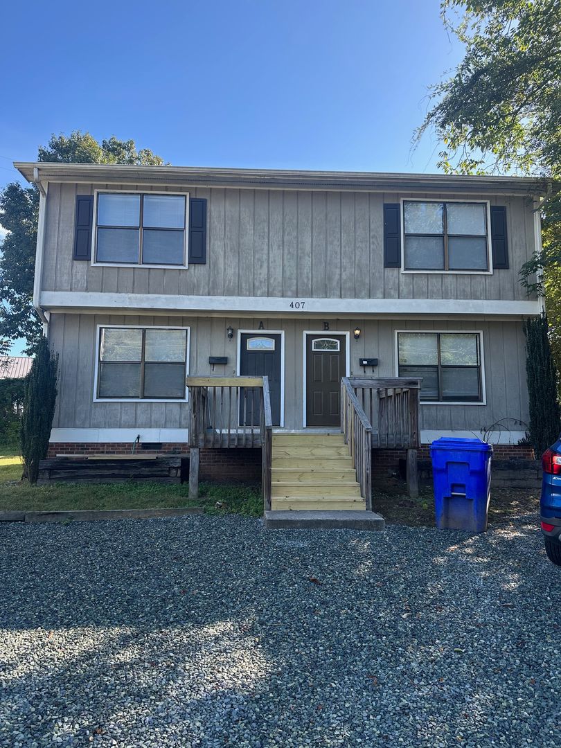 Chapel Hill Apartment: 407 S. Merritt Mill Road