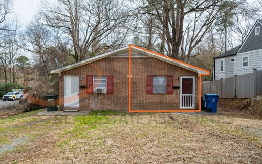 Cozy 2BR, 1BA Duplex in Durham Available Now – photo 1