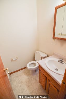 3 Bedroom 2 Bathrooms -Next to South UW parking lot – photo 1